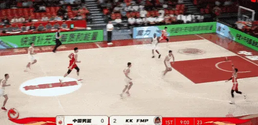 半岛体育app-炸裂！中国男篮完成防守反击，廖三宁助攻徐昕完成双手暴扣